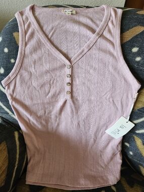 La Miel Baby Pink Eyelet Raw Hem Edges Sleeveless V‑Neck Knit Top